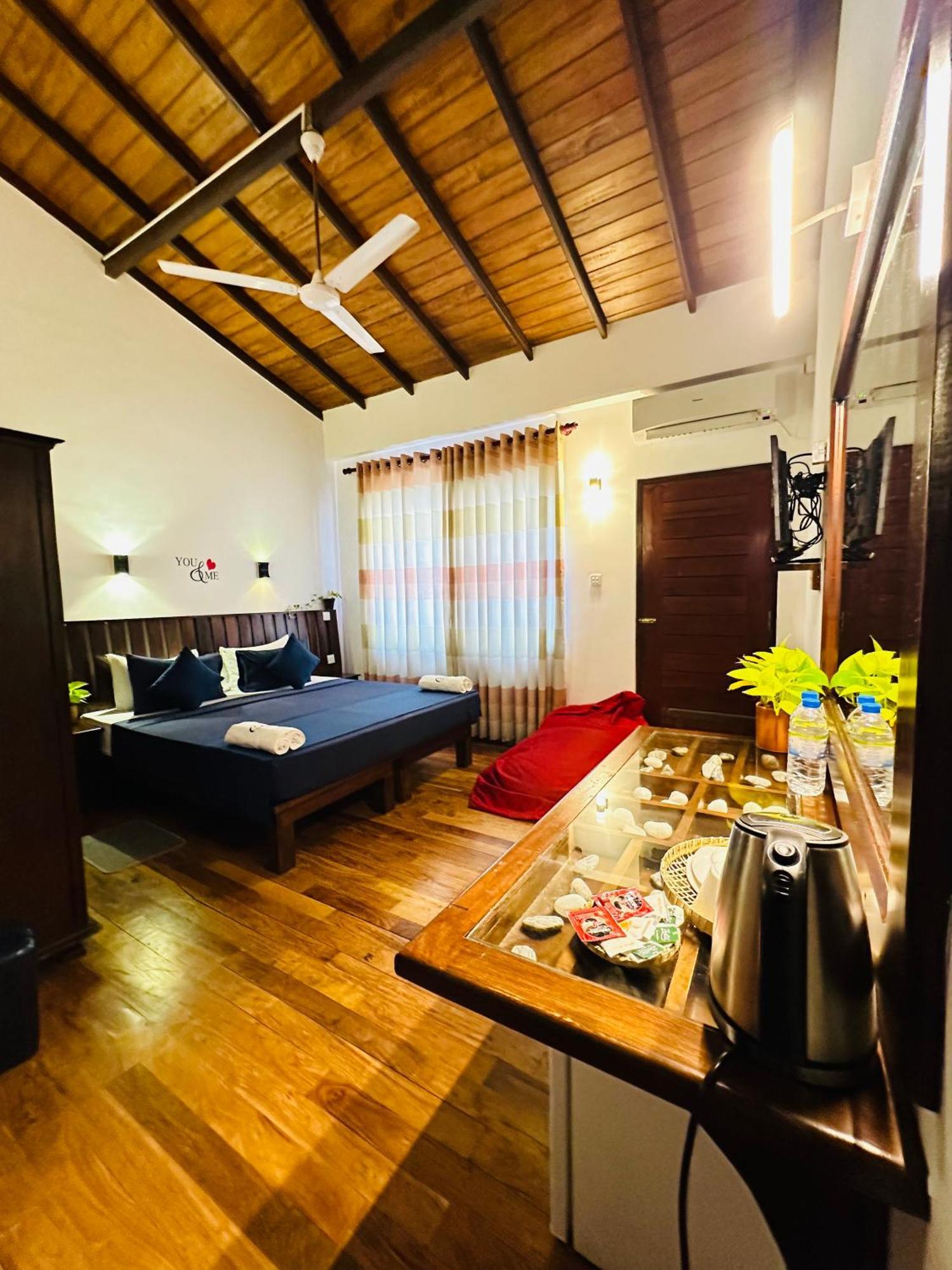 Cozy Sea View Inn Hikkaduwa Kültér fotó