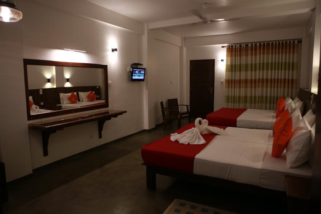 Cozy Sea View Inn Hikkaduwa Kültér fotó