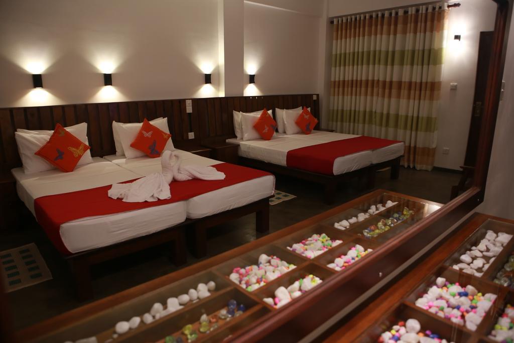 Cozy Sea View Inn Hikkaduwa Kültér fotó