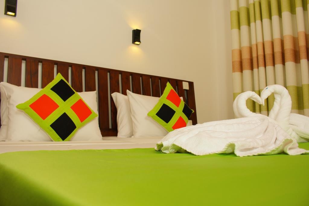 Cozy Sea View Inn Hikkaduwa Kültér fotó