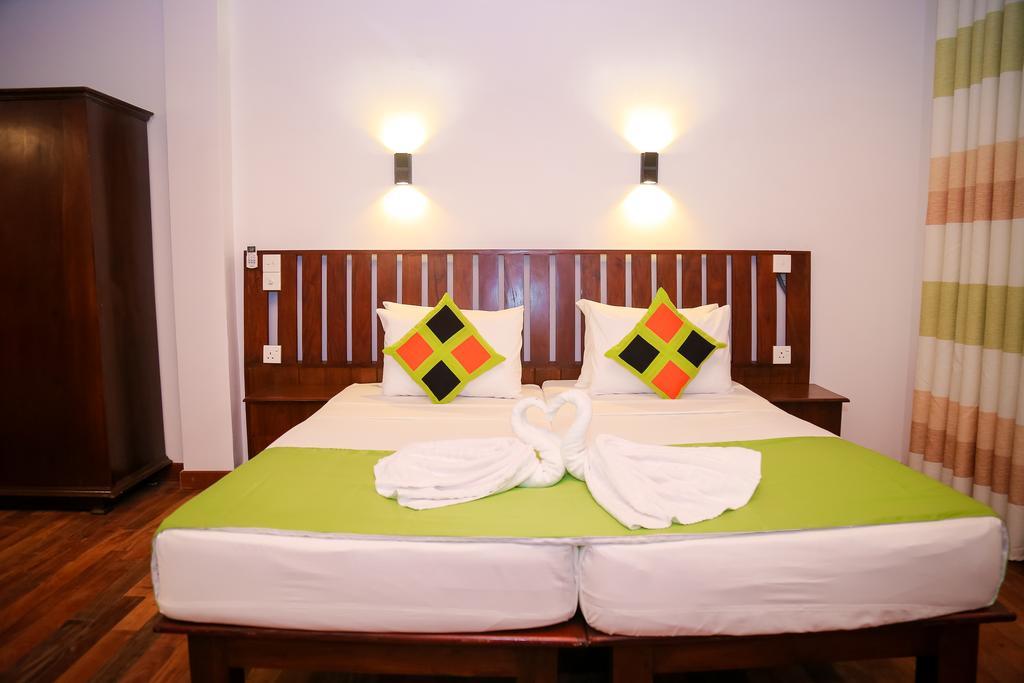Cozy Sea View Inn Hikkaduwa Kültér fotó