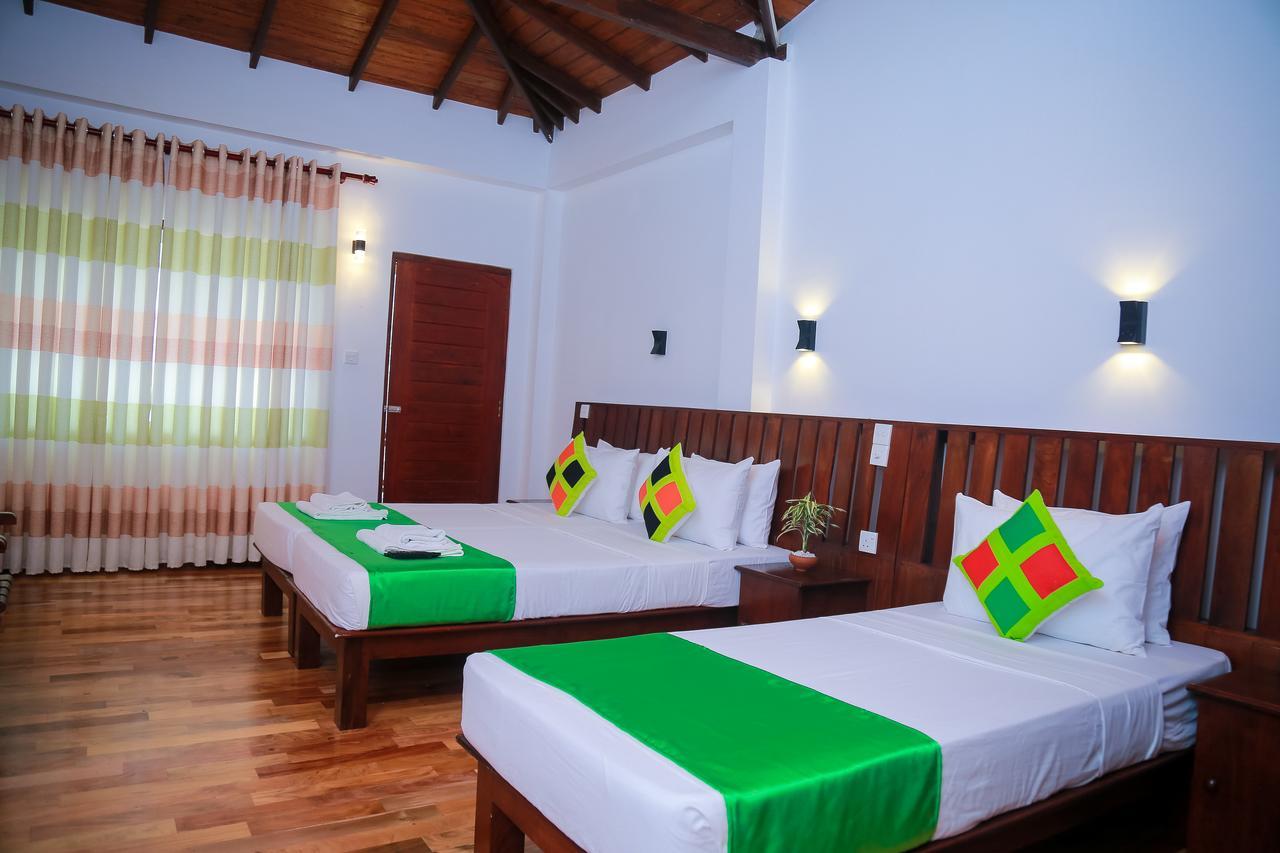 Cozy Sea View Inn Hikkaduwa Kültér fotó